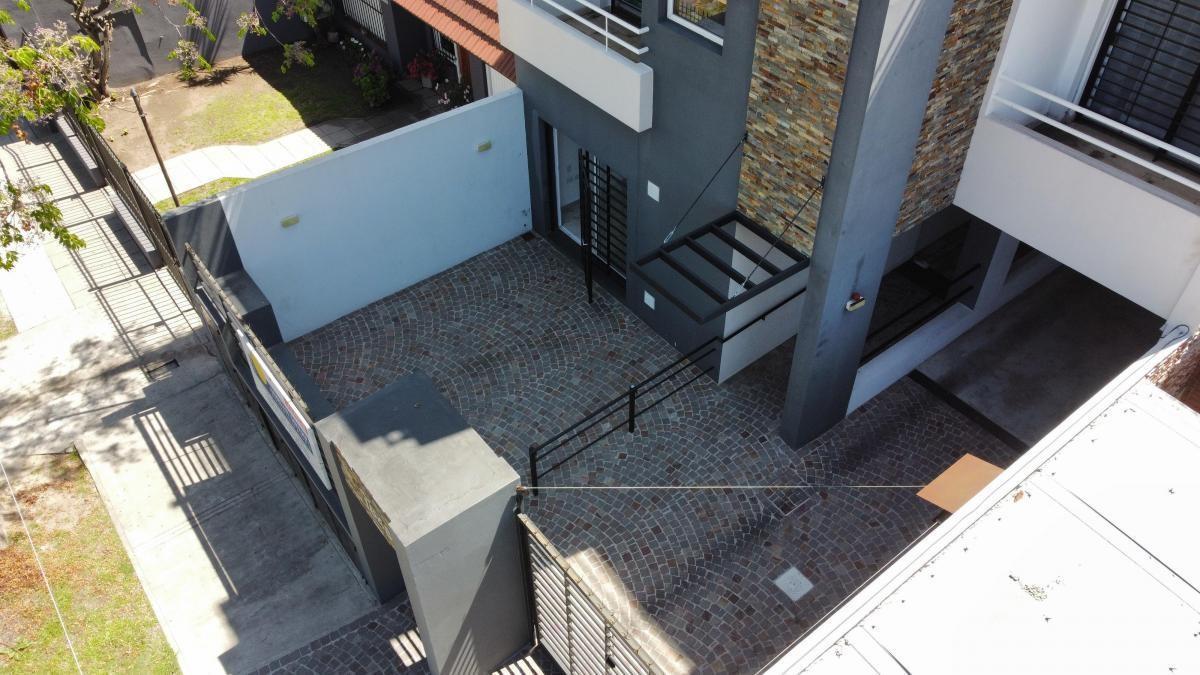 Departamento monoambiente en venta con terraza y cochera en Lomas de Zamora