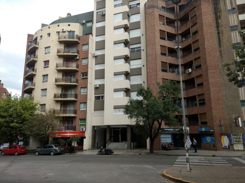 Piso de categoría de 3 dormitorios en Nueva Córdoba