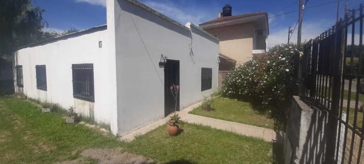 Casas en venta - 5 dormitorios 2 baños - 400mts2 - Los Hornos, La Plata