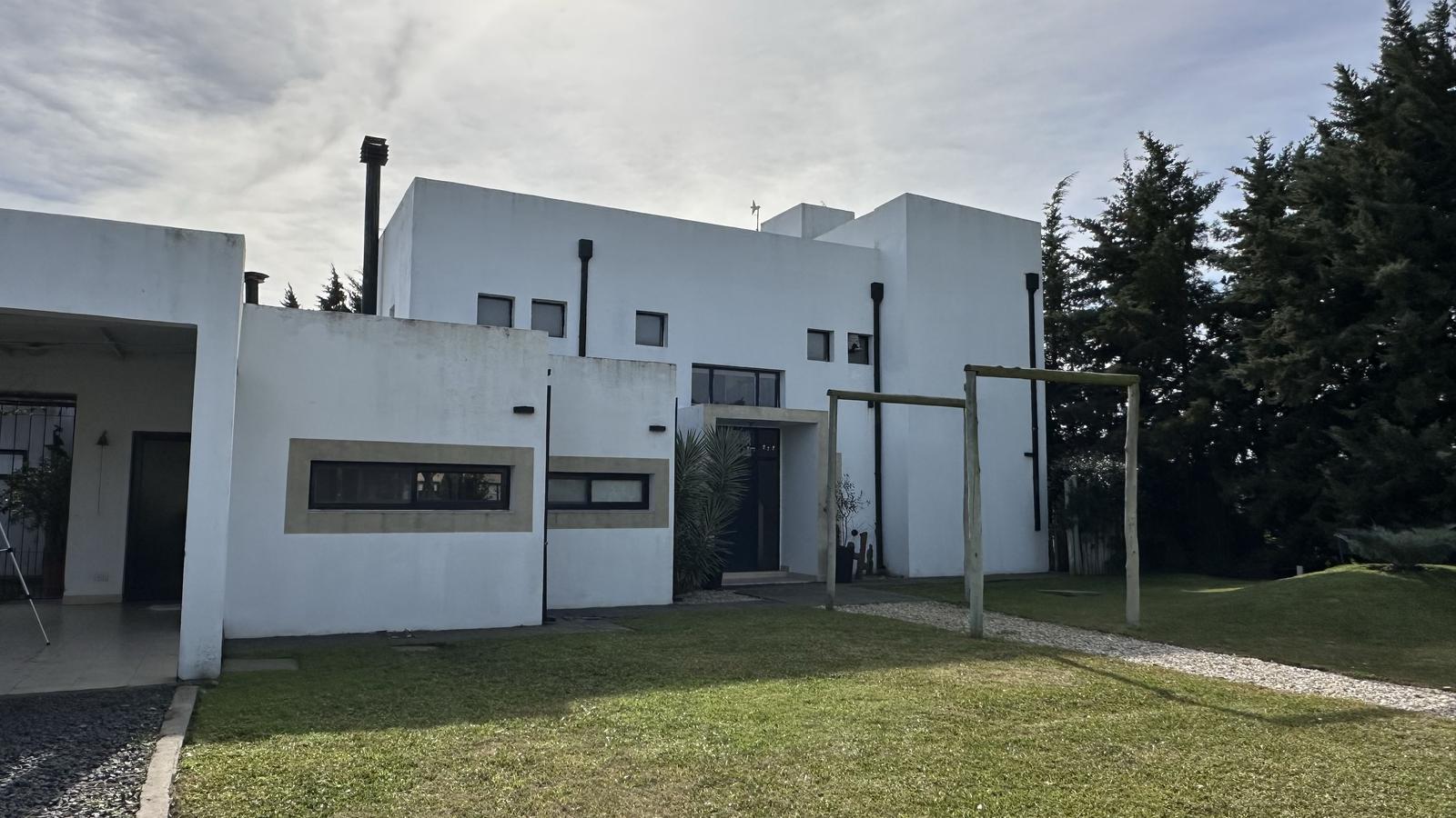 Casa en  Prados de la Adelina (CLUB DE CAMPO)
