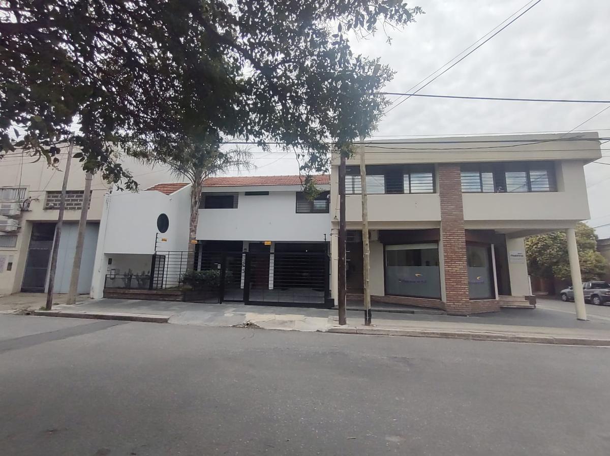 San Martín - Alquiler - Local/Deposito/Oficina
