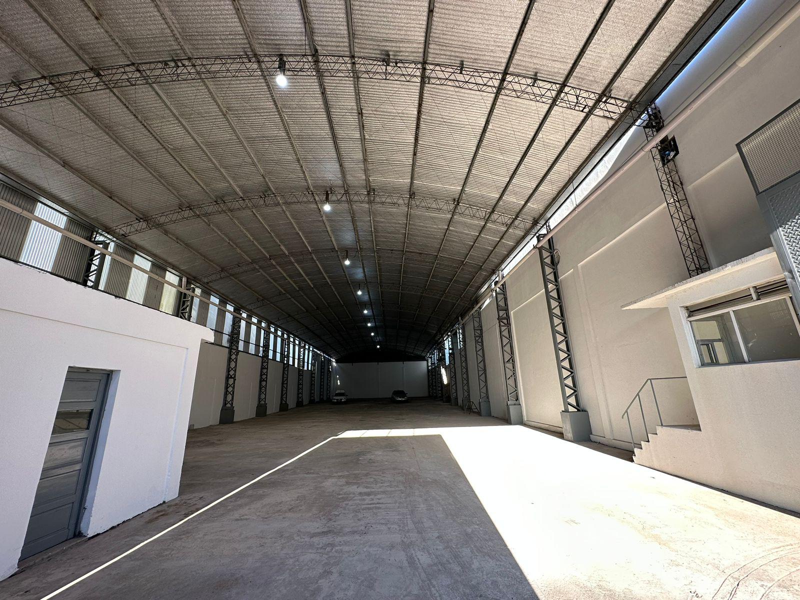 Depósito - Galpón de 1100 m2. en Lanús con doble entrada contenedor en ALQUILER