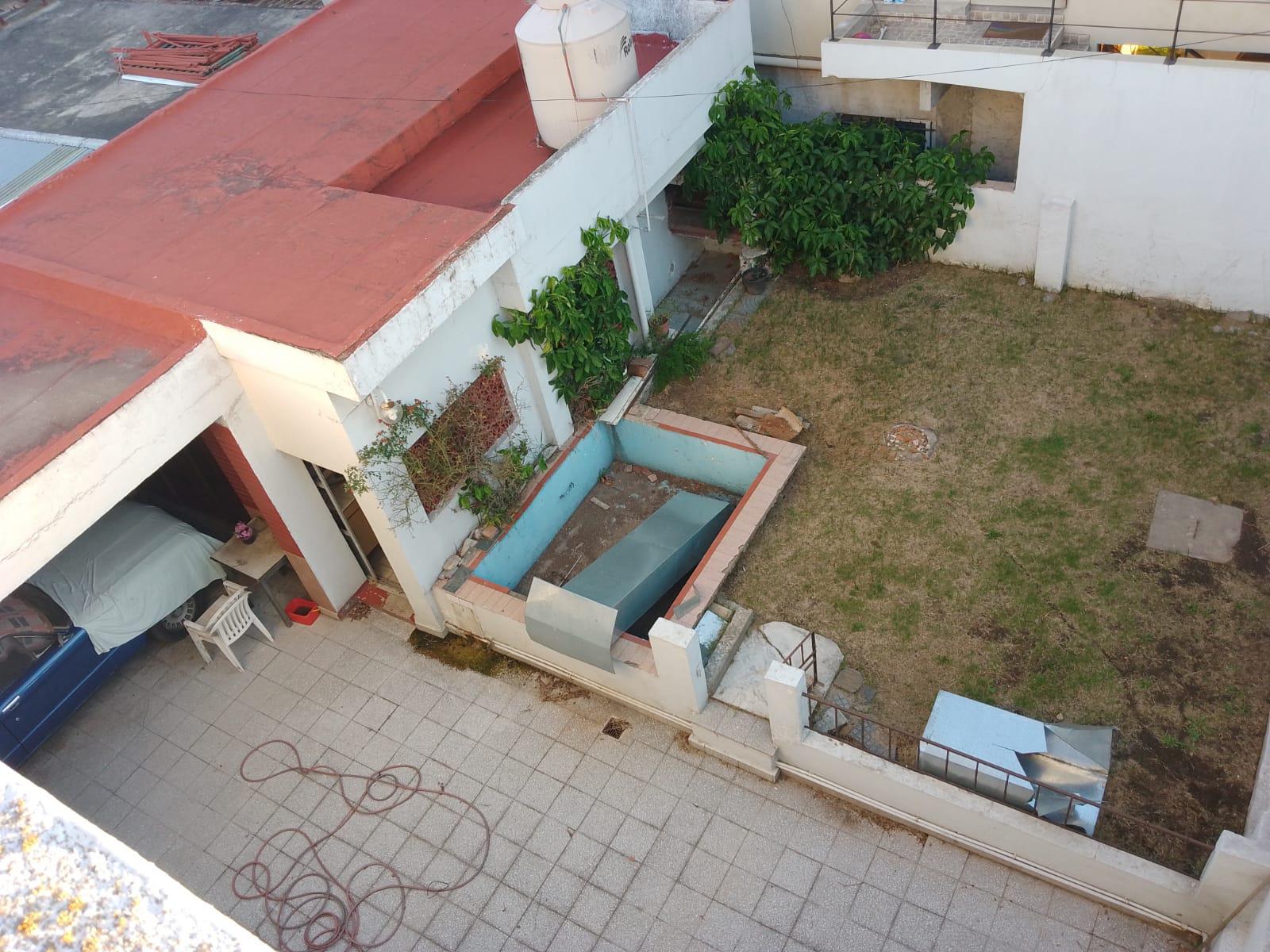 Casa de tres ambientes con jardin y patio en Villa Dominico a la Venta