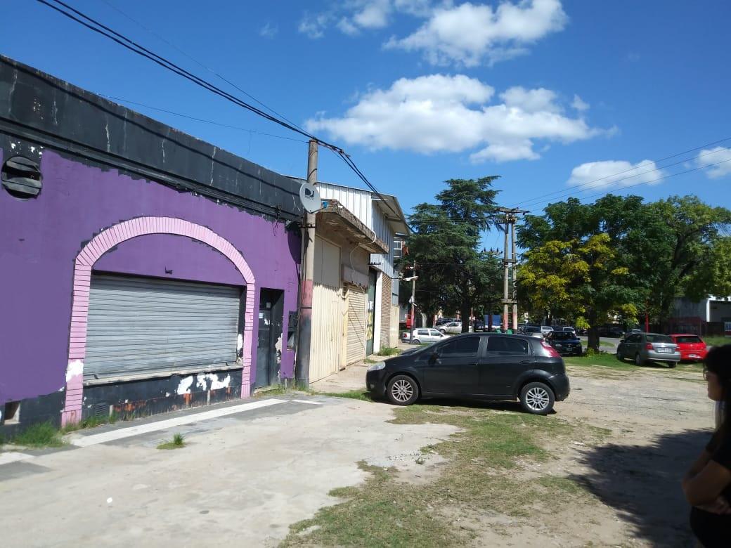 Venta Galpón / depósito / local, entrepiso y 2 baños - Villa Gobernador Gálvez