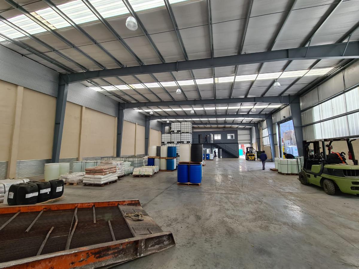 Depósito / Galpón Industrial 2500 m² Cubiertos en 3 Naves - 4320 m² Tierra - 9 De Abril