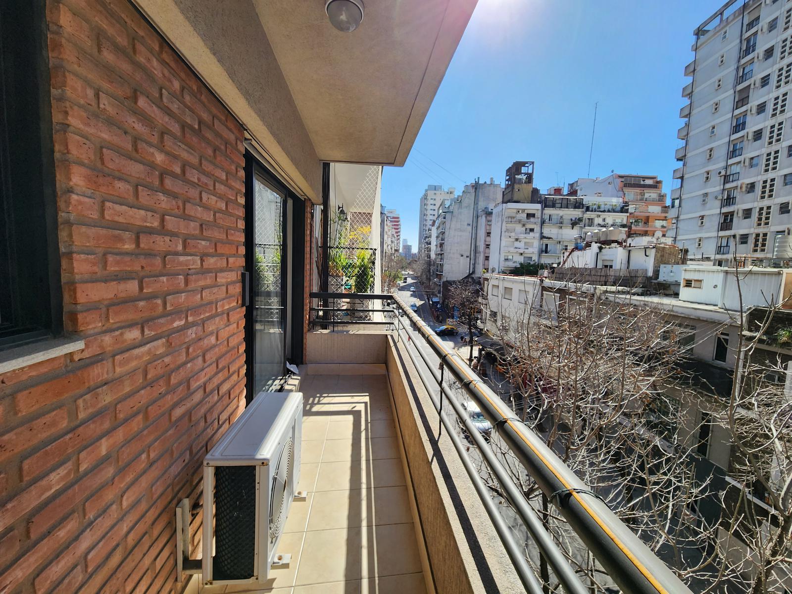 Departamento 2 ambientes amoblados con balcon en Recoleta