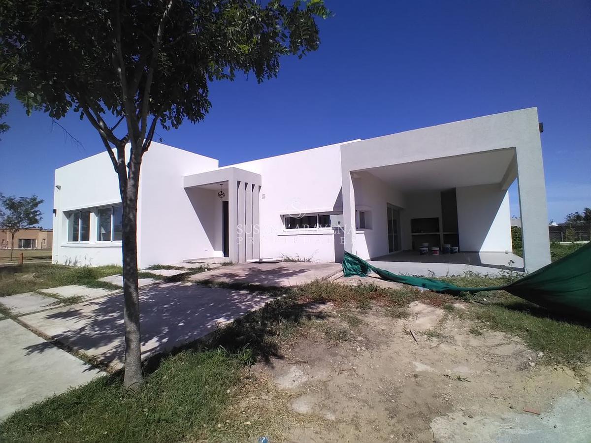 Casa en venta  en San Ramon con pileta- Pilar del Este