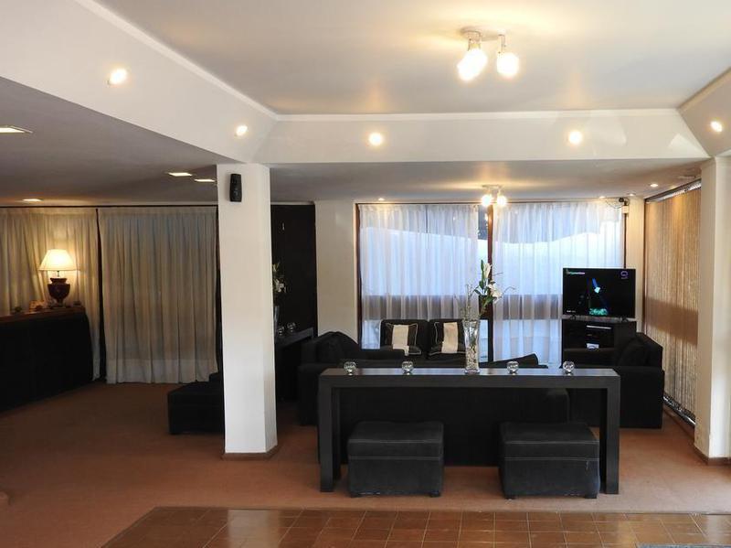 Espectacular hotel 24 habitaciones  a 150 mts del mar en Villa Gesell MUY acreditado