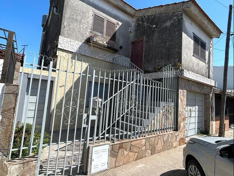 ALQUILER - Casa de 3 dormitorios en Barrio Las Delicias