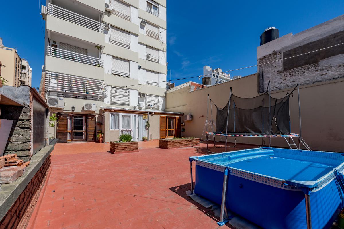 VENTA/PERMUTA -Departamento 2 dormitorios, cochera y patio exclusivo - Rosario, Centro.