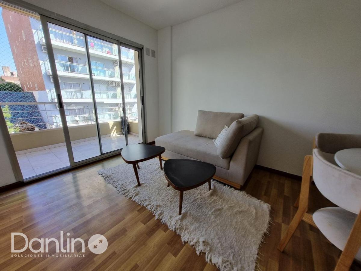 Se vende departamento 2 dormitorios con cochera en barrio Abasto, Rosario