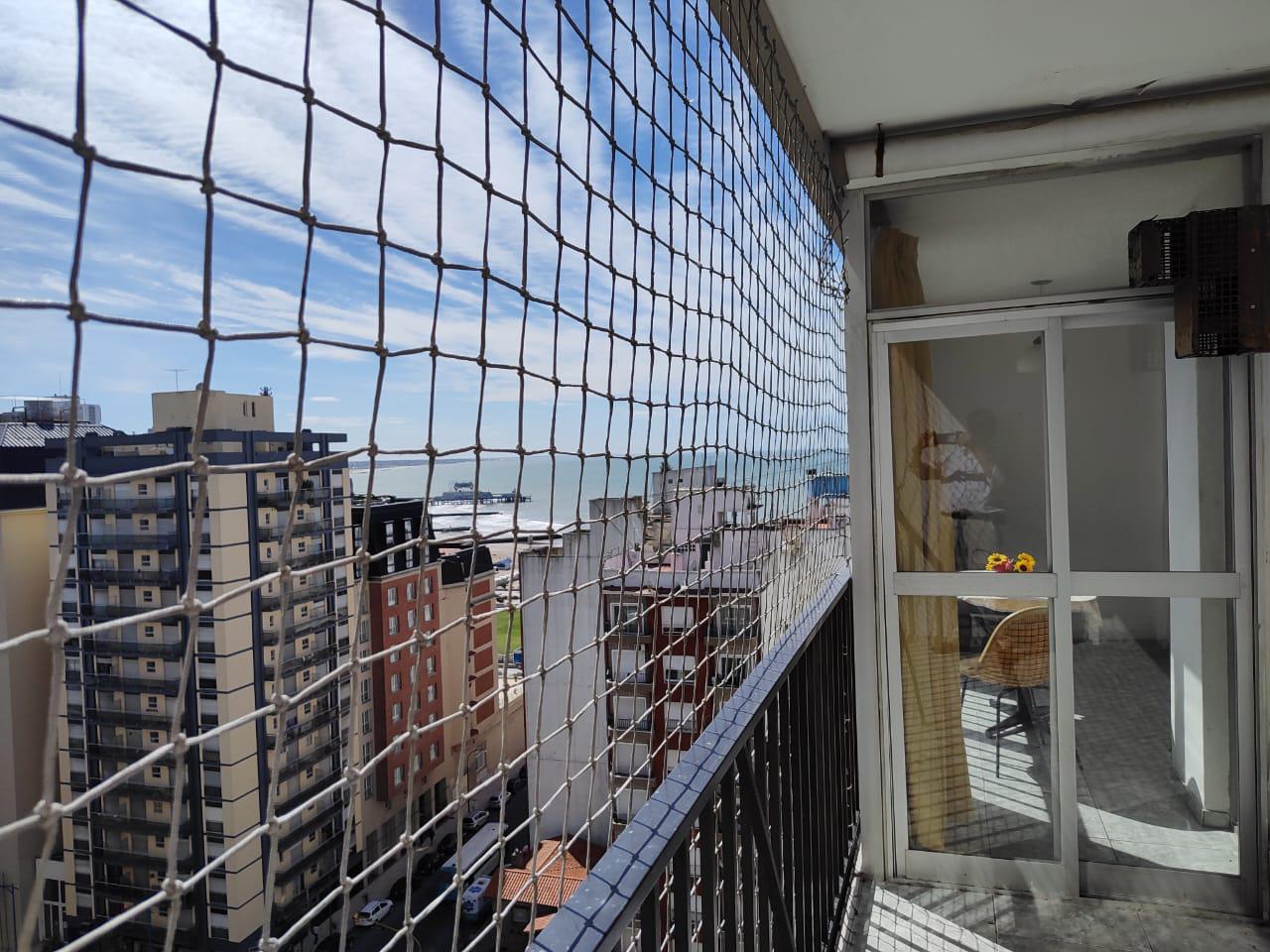 Departamento en venta de 2 ambientes a la calle con balcón en Av. Colón y Sarmiento