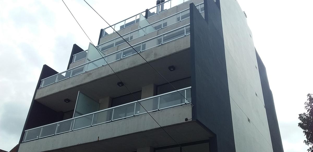 Dpto.  3 Amb. Dúplex . (4° y 5° piso) parrilla - 56m2  - 19m2 de Balcón   - V. Ortuzar