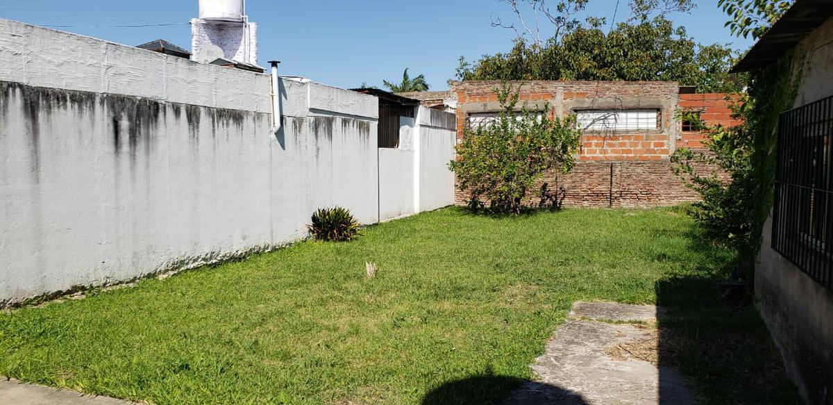 Terreno de 400 m2 con casa a reciclar a una cuadra de Av. Mitre - Berazategui