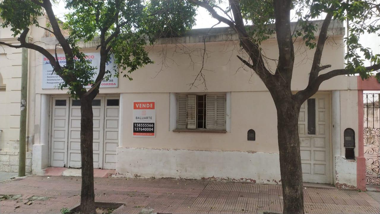 Casa en barrio San Vicente, calle Tristan Narvaja