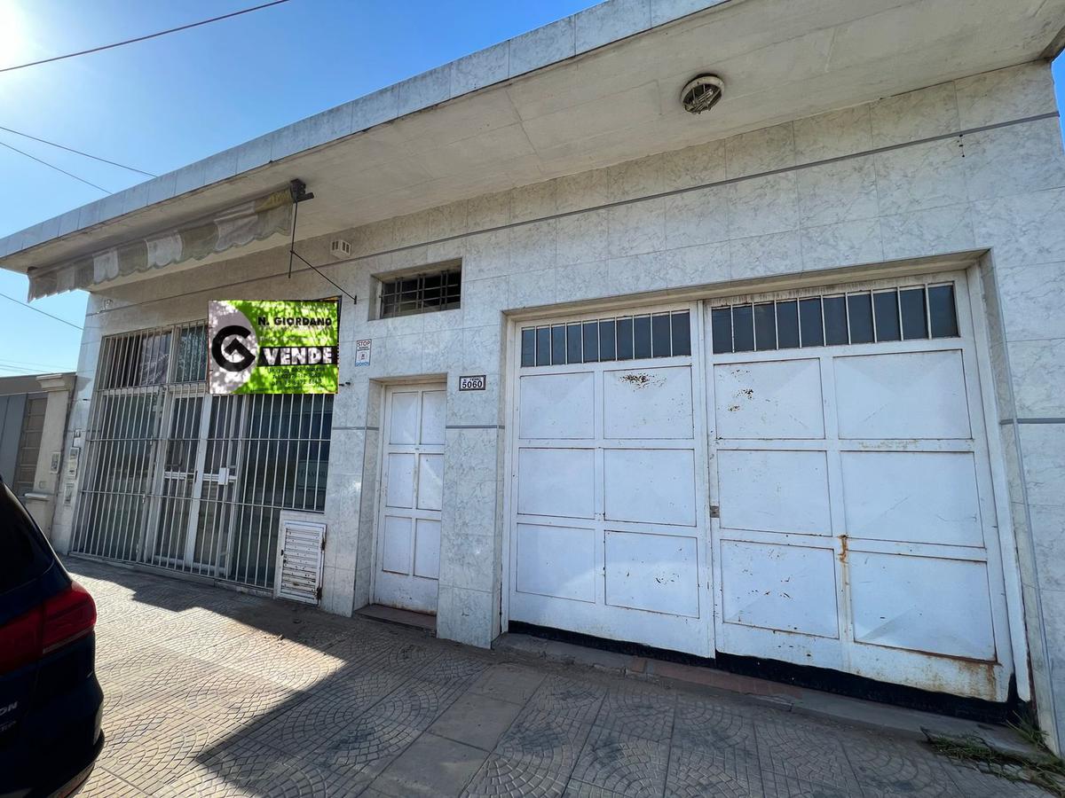 En Venta  Importante Propiedad con Local, Camara Frigorifica, Horno Indrustrial y Entrada para Vehiculos en Barrio San Jose, Moreno