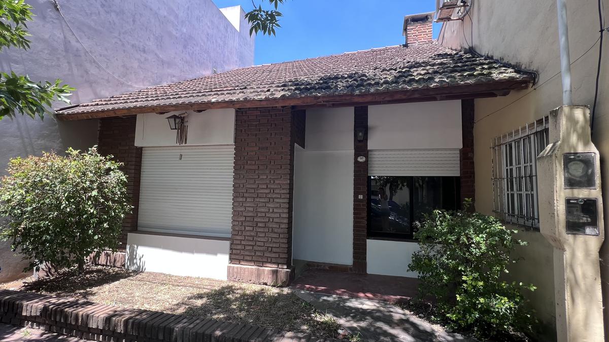 Casa Céntrica En Dos Plantas En Venta- Colón Entre Ríos.