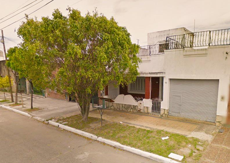 Venta Casa en Lanús Oeste sobre lote de 8.66 x 28 a 2 cuadras de la Av. San Martin