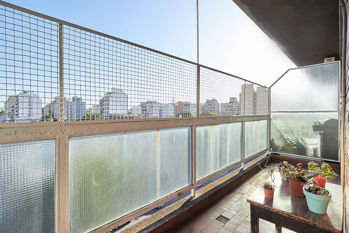 rivadavia 10900 venta departamento de 3 ambientes muy luminosos con balcon y cochera
