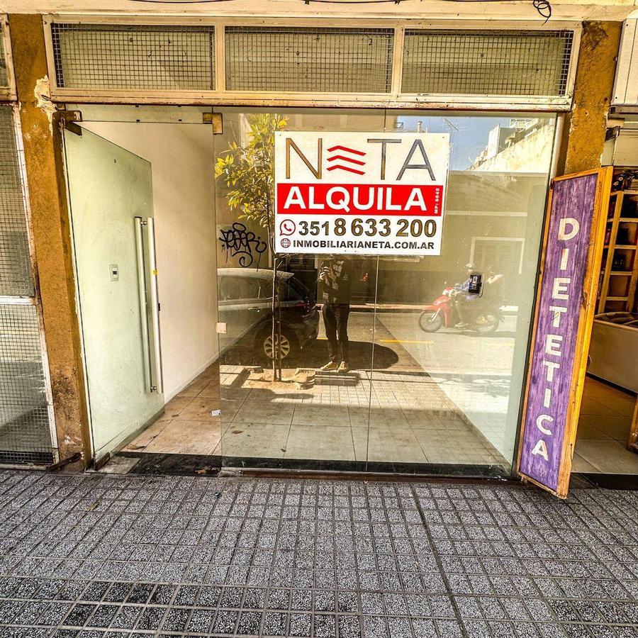 Complejo comercial en calle Fragueiro esquina santa rosa!