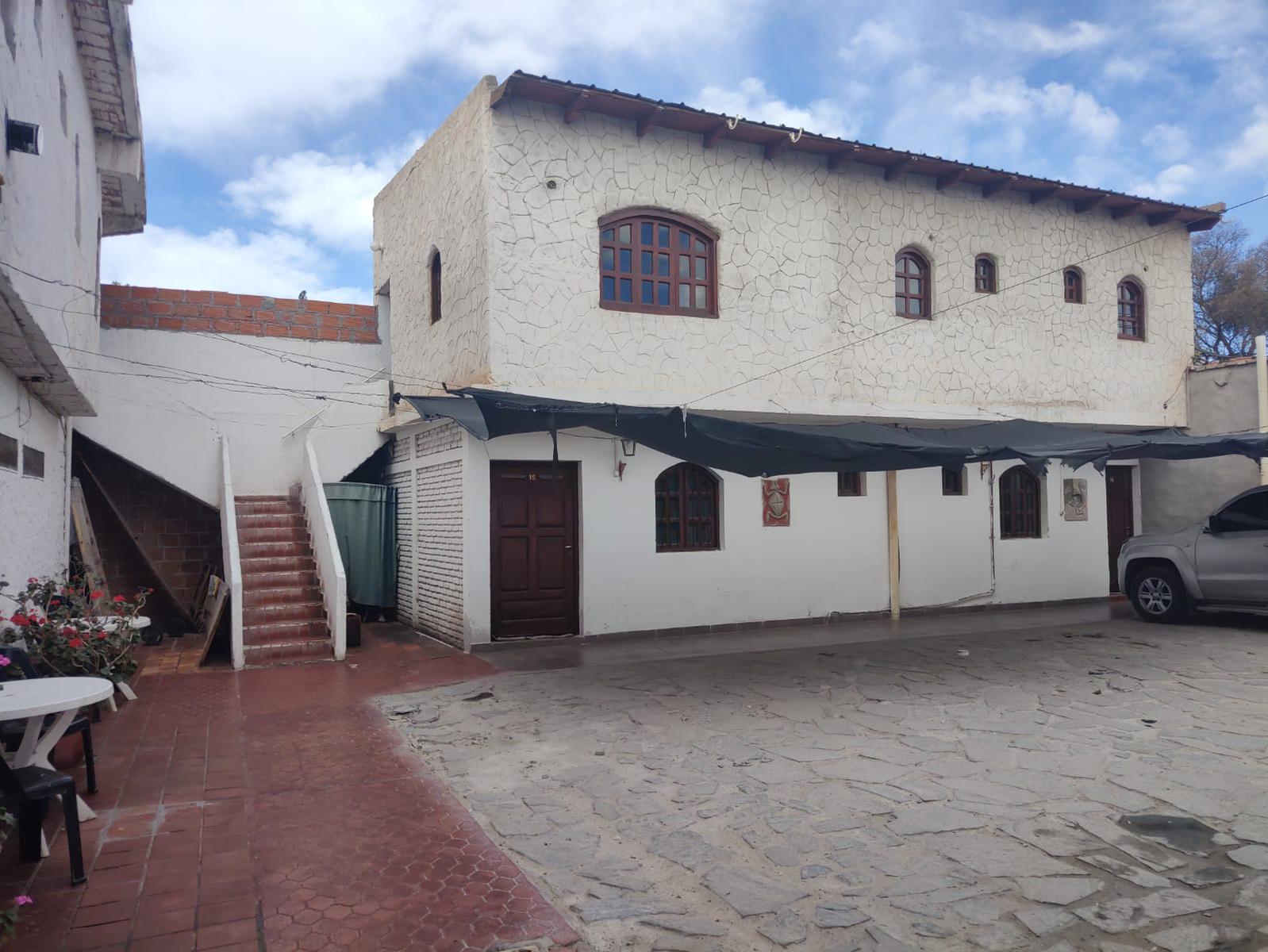 Hotel y locales comerciales en Amaicha del Valle, frente a la Plaza Principal