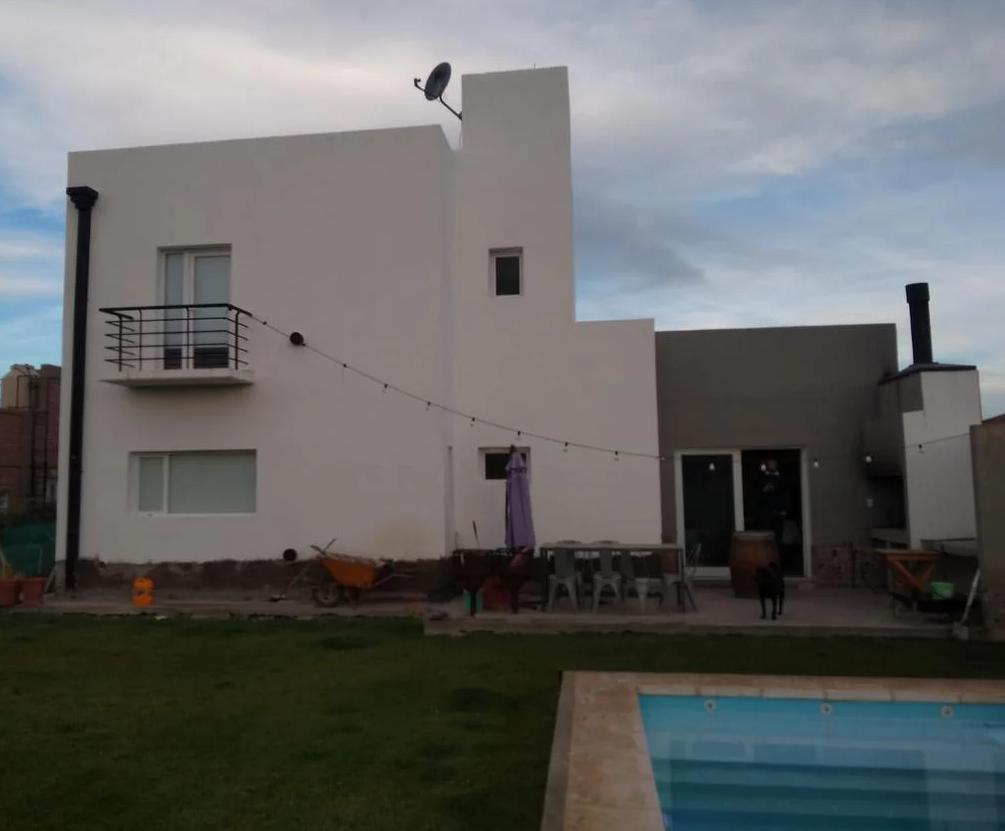 Casa 3 dorm. Con piscina, barrio Bodega Sol del Valle, General Roca