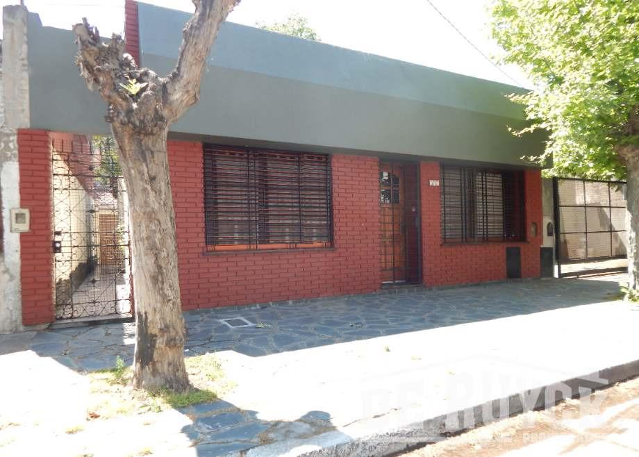 Casa de 5 ambientes en venta en  Quilmes Oeste