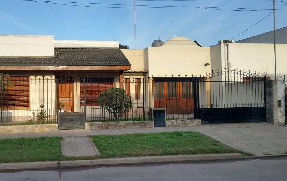 Casa sobre calle La Plata