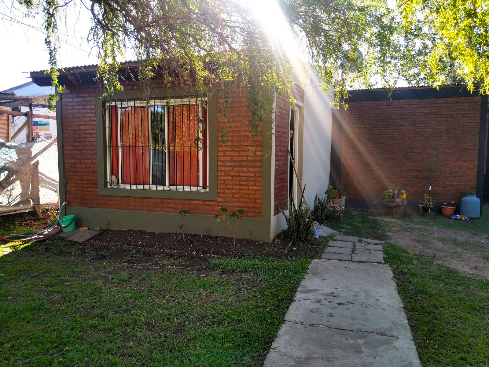Casa 2 dormitorios en Barrio Villa Flores, Roldán