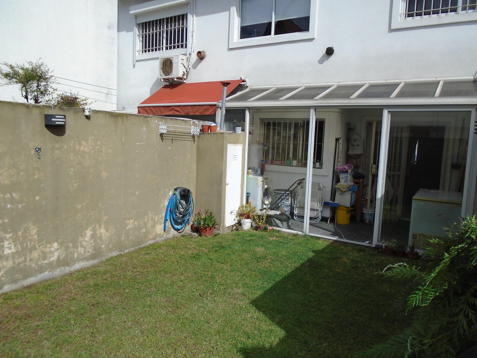 Casa Dúplex 5 ambientes con jardín y cochera en Olivos
