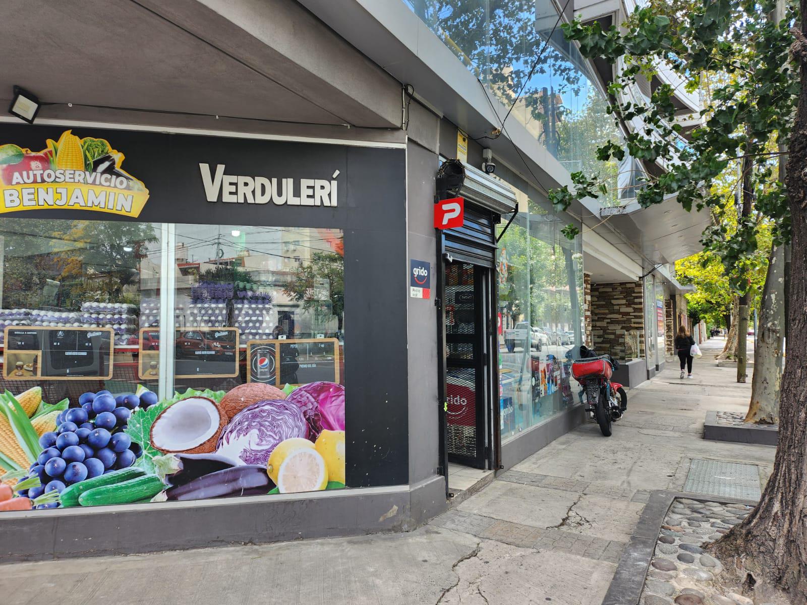 Arenales 300, Avellaneda ¡Local Comercial de 133m2 a la Venta, Centro de Avellaneda!