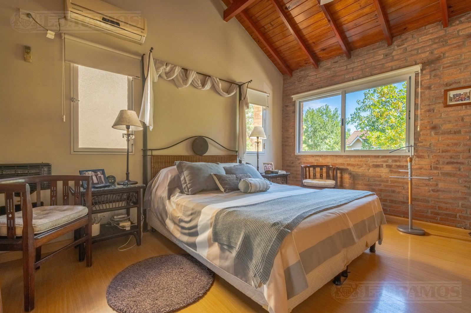 Casa estilo clasico con 3 dormitorios en venta en El Jacaranda
